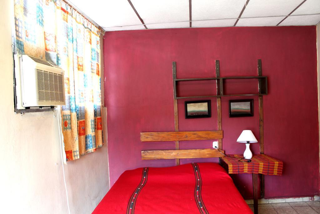 Ximenas Guest House سان سلفادور المظهر الخارجي الصورة